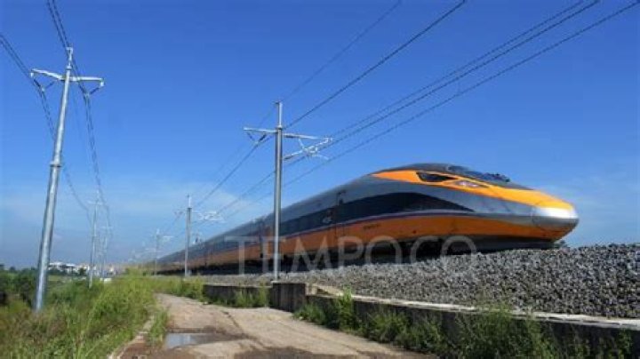 Jakarta-Bandung High-Speed Train Compared to Japan's Shinkansen